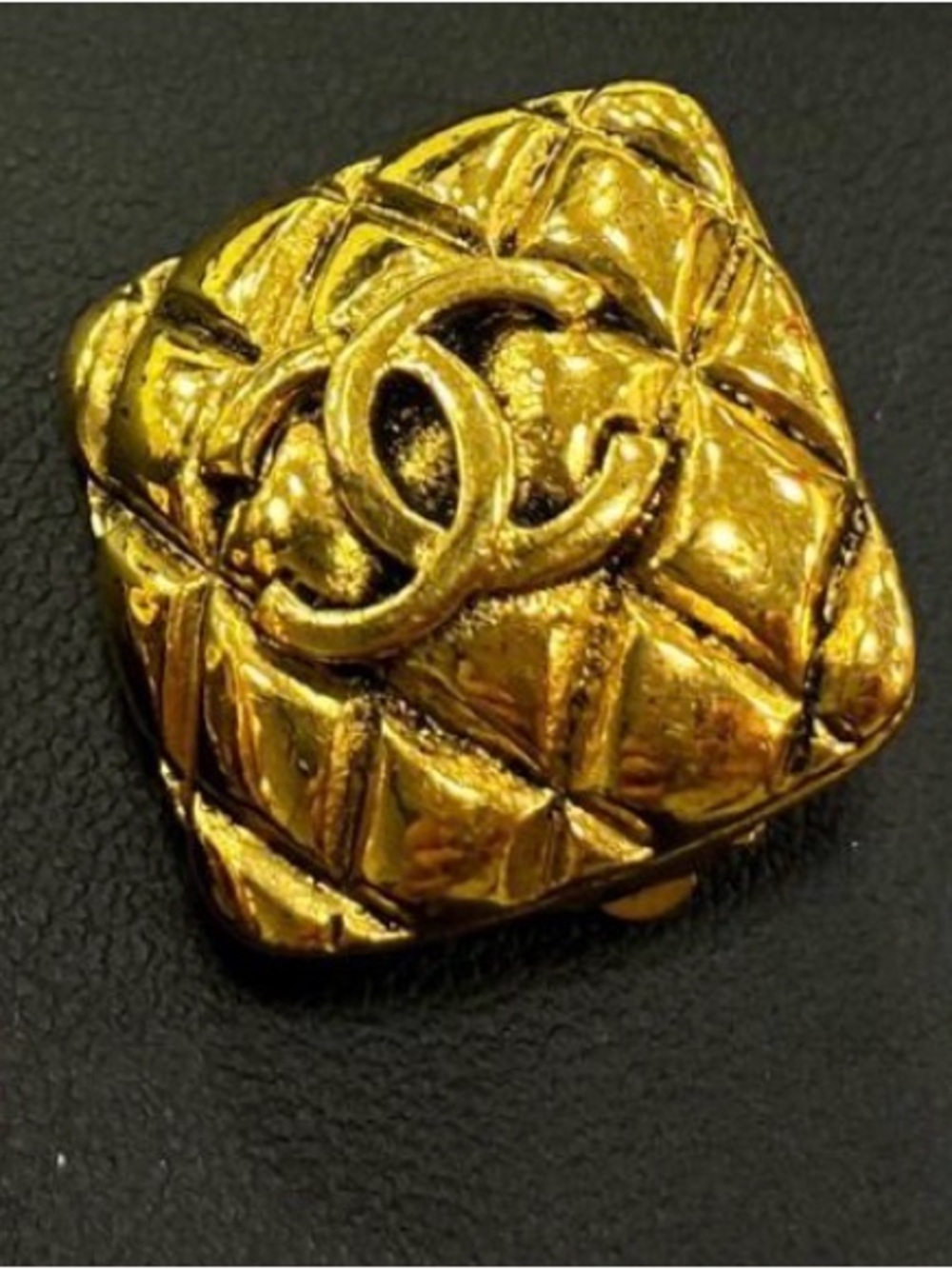 CHANEL vintage 24kgp Quilted CC Button Earrings - Picture 2 of 2